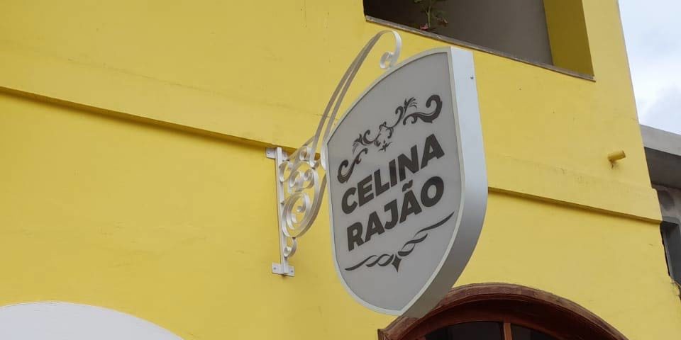 Placa de fachada - Celina Rajão