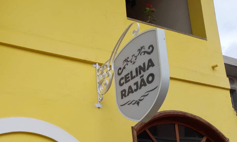 Placa de fachada - Celina Rajão